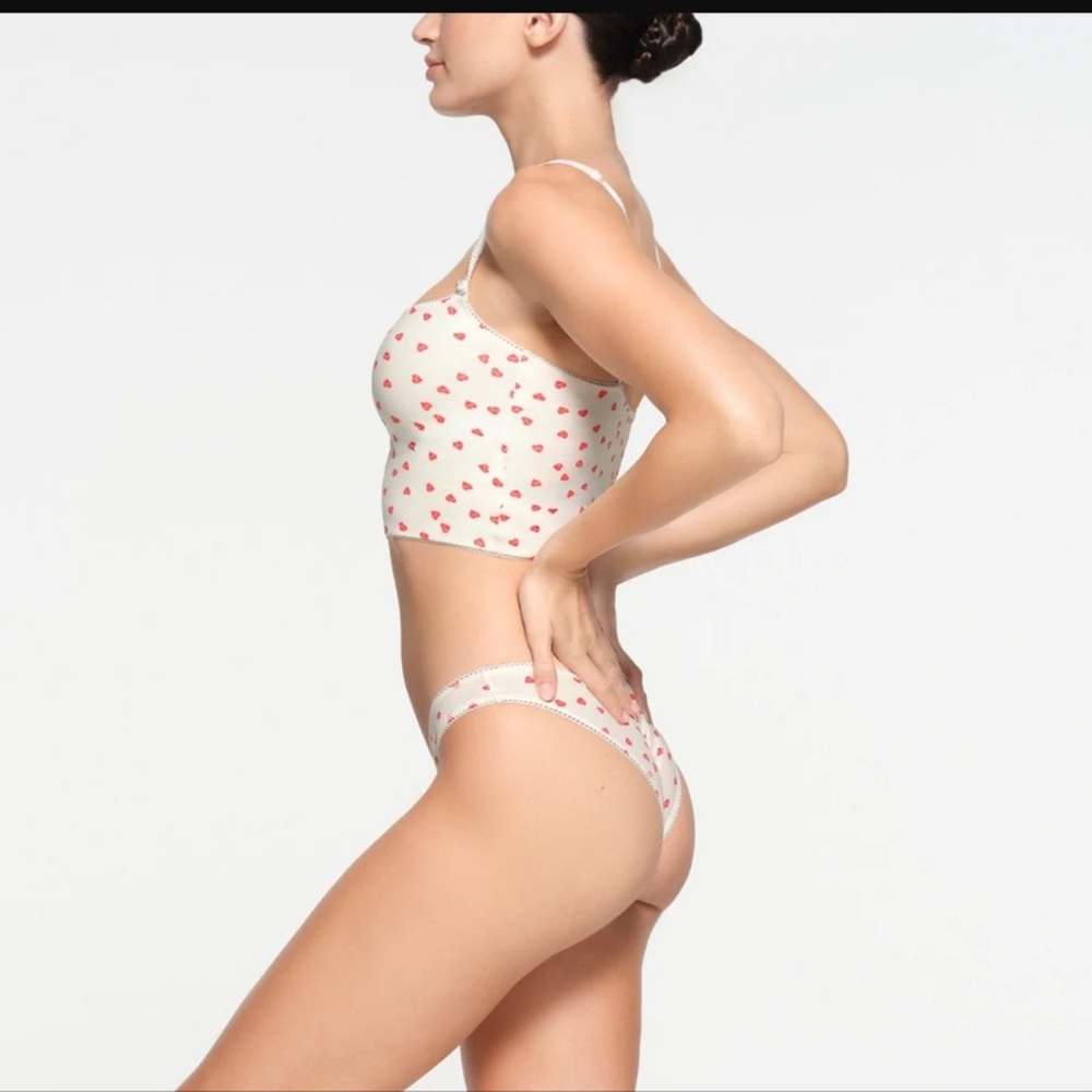 NWT SKIMS VALENTINE EDITION FITS EVERYBODY PICOT TRIM CROPPED CAMI | LARGE - Picture 6 of 15